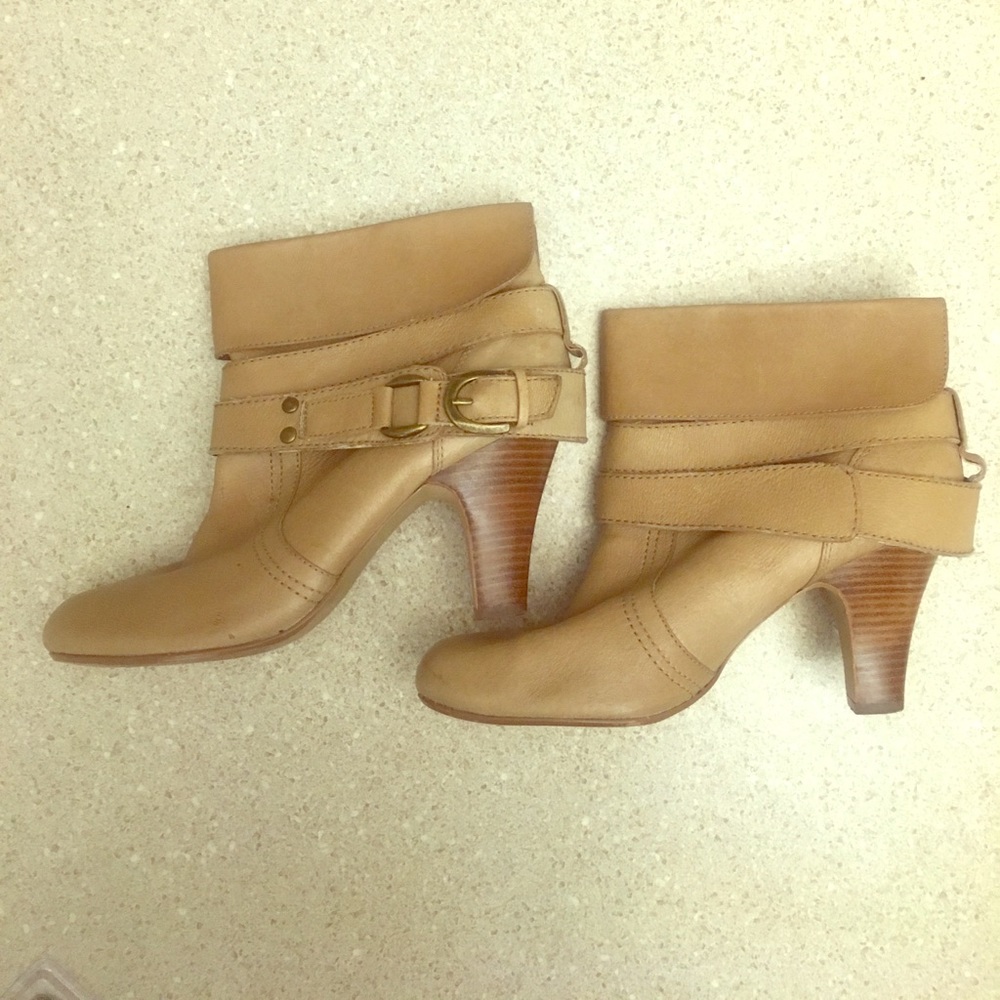 Kelly & Katie tan booties size 10